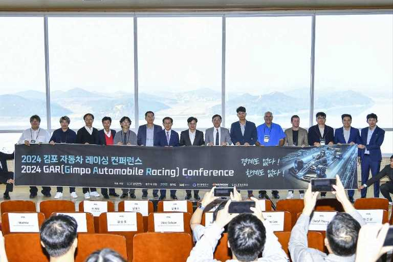 지난 17일 김포시 애기봉 평화생태공원에서 세계 최초로 ‘2024 자동차 레이싱 국제 컨퍼런스’가 개최됐다.[김포시 제공]