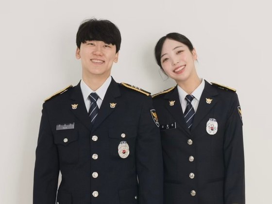 서울경찰청 경무기획과 소속 문강건 경장(왼쪽), 영등포경찰서 당산지구대 소속 김재은 경장(오른쪽). [뉴스1]