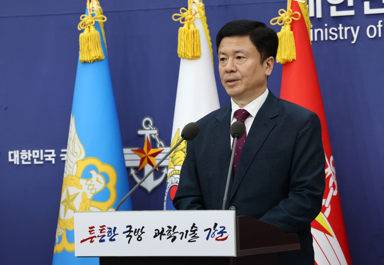 전하규 국방부 대변인이 21일 “북한이 러시아의 침략 전쟁에 가담한 것은 유엔 결의 위반이며 국제사회로부터 비난받아야 할 불법적 행위”라며 “북한의 행태를 엄중히 규탄하고 즉각 중단할 것을 강력히 경고한다”고 밝혔다. 자료사진. [연합]
