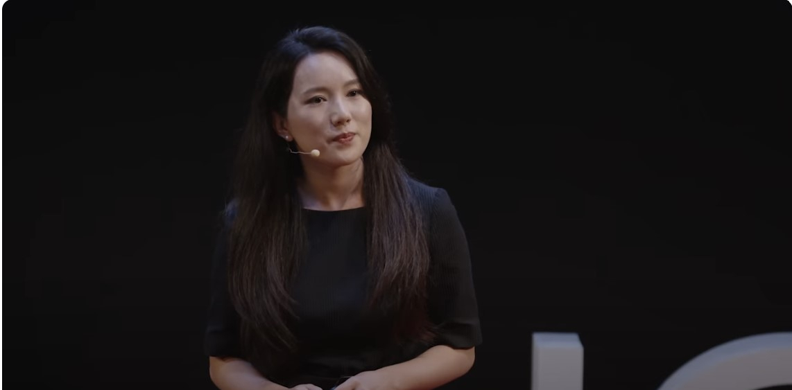 2022년 8월 유튜브 TEDxUCLA 행사에서 강연하고 있는 이서현 씨. [유튜브 TED 갈무리]