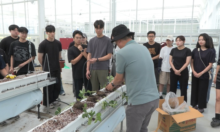 순천대 고흥캠퍼스에서 원예 교육 실습 강의가 진행되고 있다.