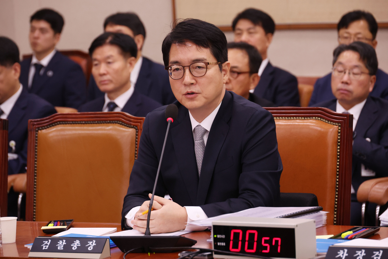 심우정 검찰총장이 21일 국회에서 열린 법제사법위원회의 대검찰청 대상 국정감사에 출석, 의원 질의에 답하고 있다. [연합]