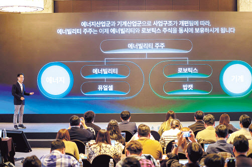박상현 두산에너빌리티 대표이사 사장이 21일 서울시 중구 더 플라자호텔에서 열린 기자간담회에서 사업구조 재편의 목적과 시너지에 대해 설명하고 있다. [두산 제공]