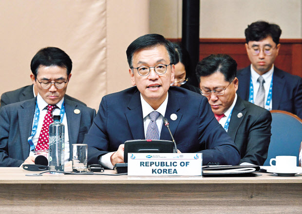 아시아 태평양 경제협력체(APEC) 재무장관회의에 참석차 페루 리마를 방문중인 최상목 부총리 겸 기획재정부 장관이 21일(현지시간) 한-페루 현지기업인들과 오찬간담회에 참석해 인사말을 하고 있다. [기획재정부 제공]