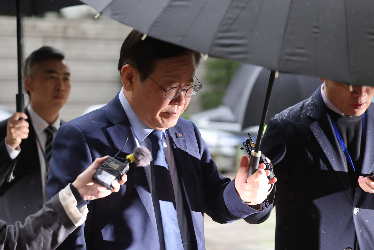 이재명 더불어민주당 대표가 22일 오전 서울 서초구 서울중앙지방법원에서 열린 '대장동 배임·성남FC 뇌물' 관련 1심 속행 공판에 출석하고 있다. [연합]