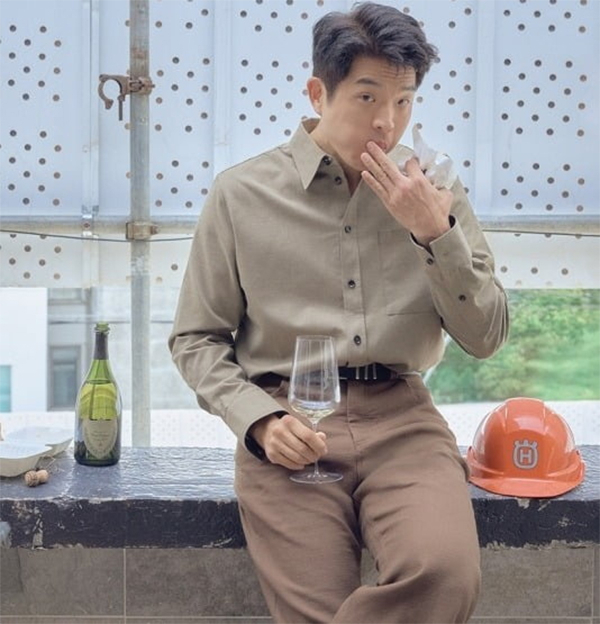 넷플릭스 '흑백요리사'에 심사위원으로 출연한 안성재 셰프. [에스콰이어 제공]