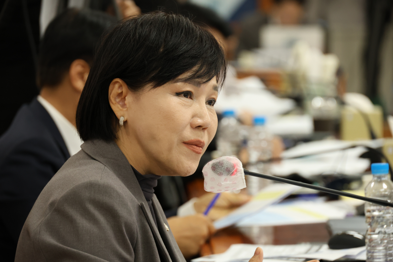 전현희 더불어민주당 의원이 지난 17일 오후 대전 서구 대전고등검찰청에서 열린 국회 법제사법위원회의 대전고검·지검, 청주지검, 광주고검·지검, 전주지검, 제주지검 등에 대한 국정감사에서 질의하고 있다. [연합]