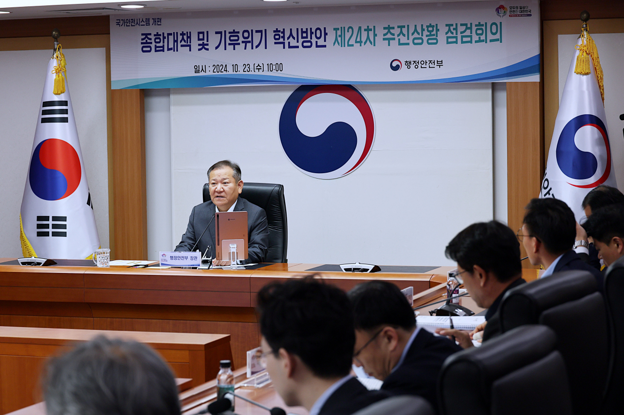 이상민 행정안전부 장관이 23일 오전 서울 종로구 정부서울청사에서 열린 국가안전시스템 개편 종합대책 및 기후위기 재난대응 추진상황 점검회의에서 모두 발언을 하고 있다.[행정안전부 제공]