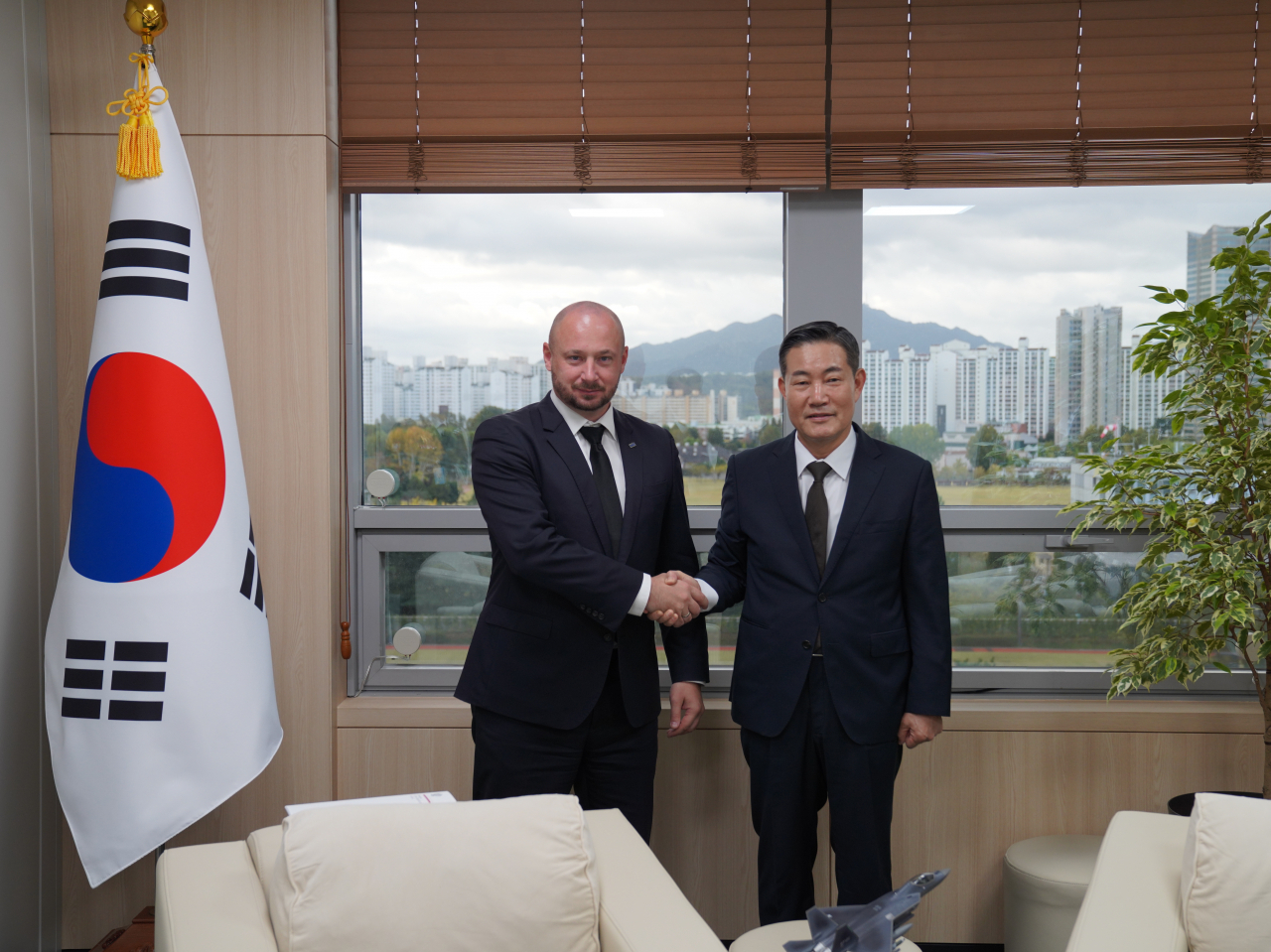 신원식 국가안보실장은 23일 오전 야첵 시에비에라 폴란드 대통령실 국가안보실장과 면담을 가졌다. 자료=대통령실 제공