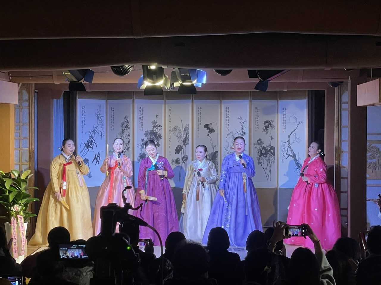 광주광역시는 오는 27일부터 11월 2일까지 동구 운림동 전통문화관에서 무형문화유산의 대중화와 보전·전승 활성화를 위해 ‘2024년 무형문화유산 공개행사’를 연다.