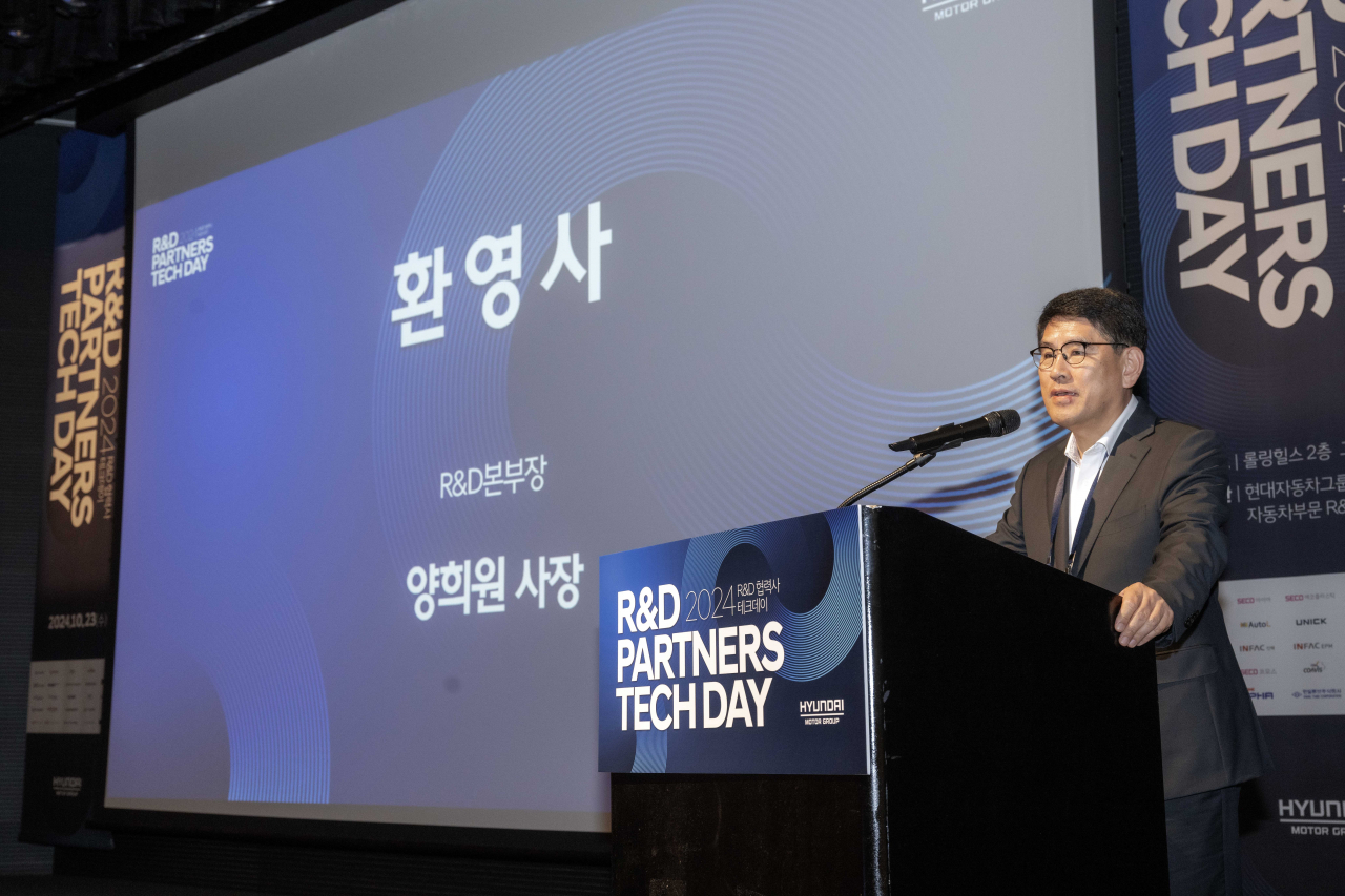 현대자동차·기아가 23일 R&D분야 대표 동반성장 프로그램인 ‘2024 R&D 협력사 테크 데이'를 개최했다. 현대차·기아 R&D본부장인 양희원 사장이 인사말을 전하고 있다. [현대차·기아 제공]