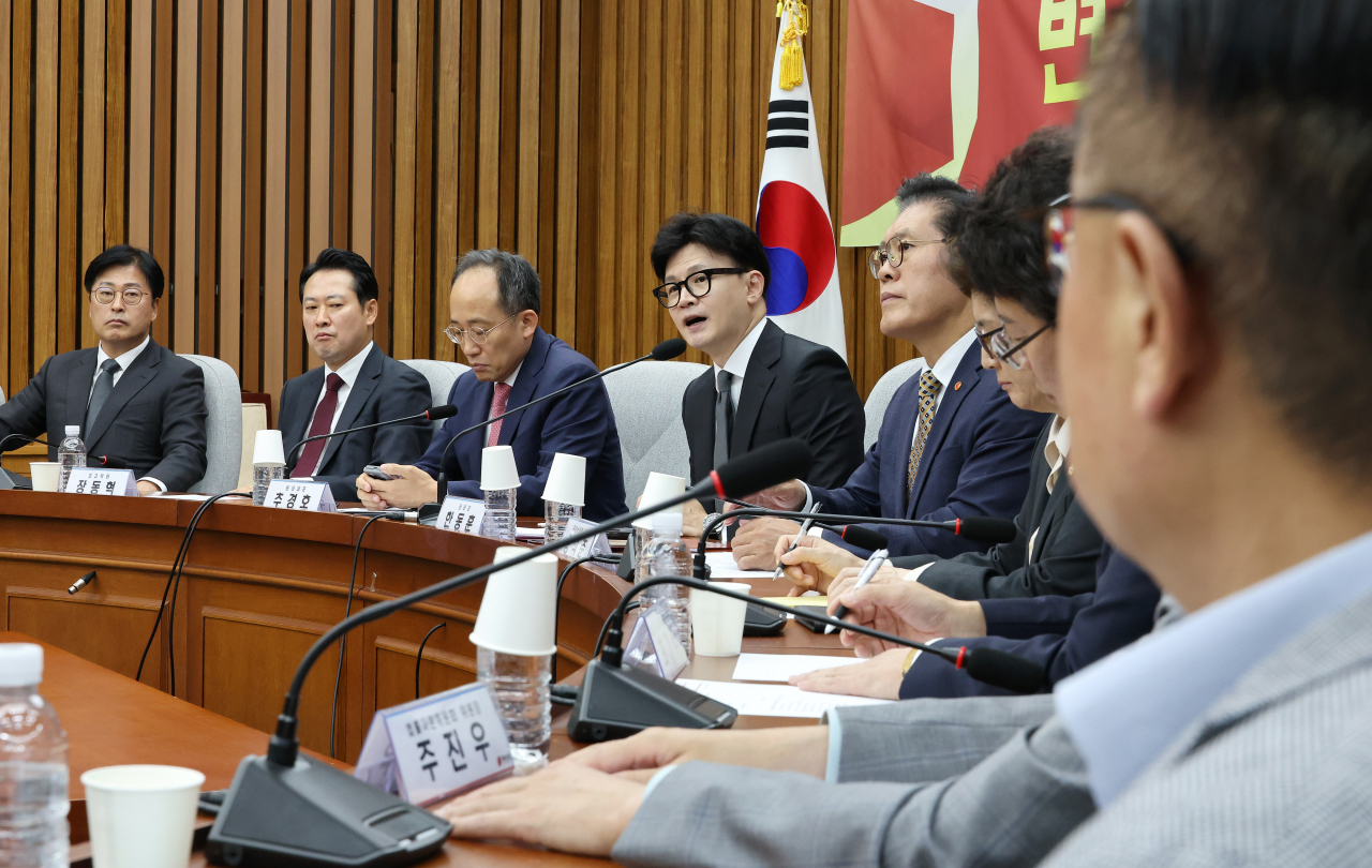 People Power Party Chair Han Dong-hoon (fourth from left) speaks at a party meeting, proposing to launch a probe of first lady Kim Keon Hee by an independent inspector general, saying the probe is a crucial step for the ruling bloc to restore the public trust, on Wednesday. The proposal, made two days after his face-to-face meeting with President Yoon Suk Yeol, was seen as the former justice minister &mdash; who has worked with Yoon for over two decades &mdash; taking a stand in opposition to the president's position.