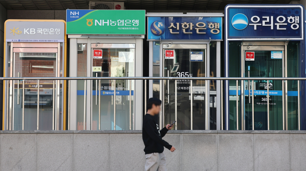 서울 시내 설치된 4대 은행 ATM 기기의 모습.[연합]