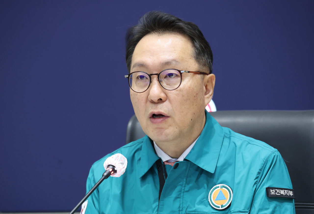 박민수 보건복지부 제2차관이 24일 서울 종로구 정부서울청사 상황실에서 의사 집단행동 중앙재난안전대책본부 회의를 주재하고 있다.[연합]