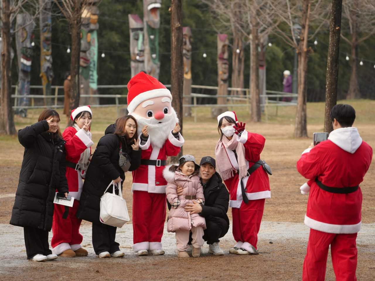 담양 산타축제가 오는 12월 24일부터 25일까지 다채로운 프로그램과 함께 담양읍 중앙로 일원에서 개최된다.