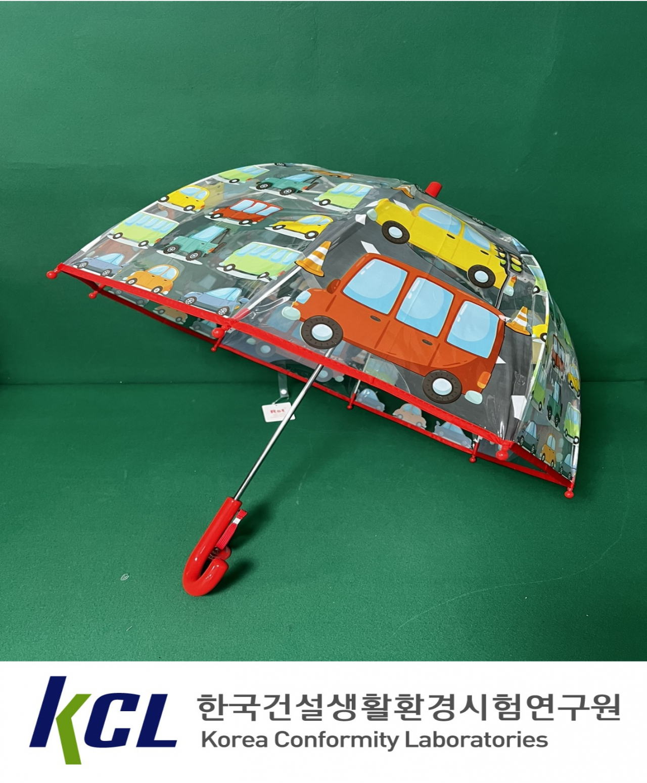 서울시의 안전성 검사에서 유해물질이 국내 기준의 476배 검출된 어린이용 우산 [서울시 제공]