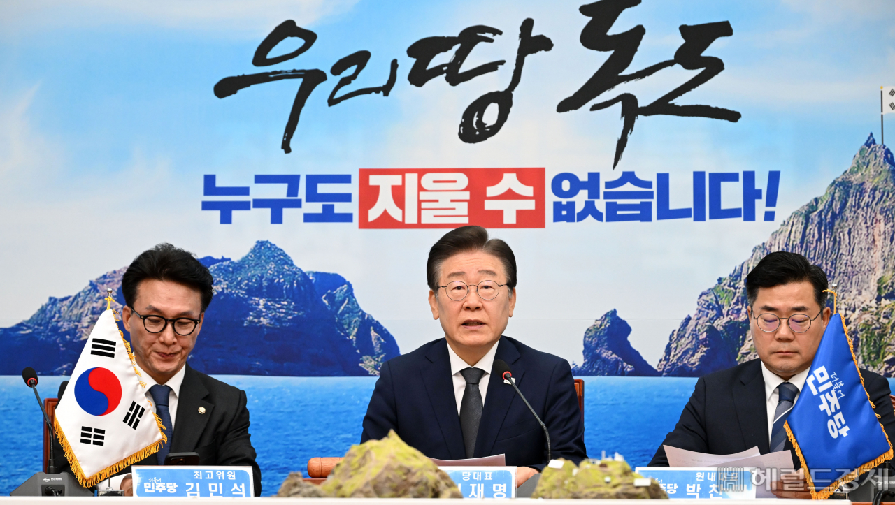 이재명 더불어민주당 대표가 25일 오전 서울 여의도 국회에서 열린 최고위원회의에 참석해 모두발언을 하고 있다. 이상섭 기자