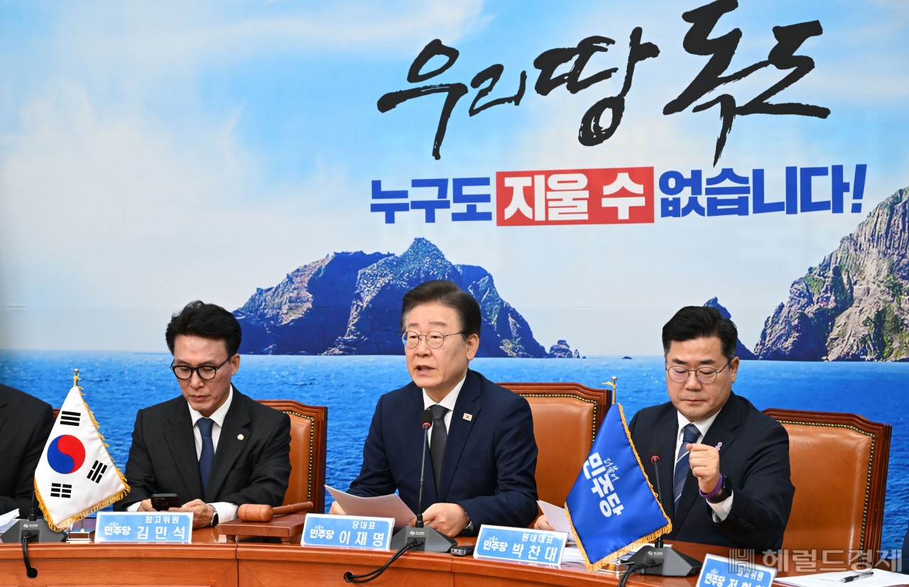이재명 더불어민주당 대표가 25일 오전 서울 여의도 국회에서 열린 최고위원회의에 참석해 모두발언을 하고 있다. 이상섭 기자