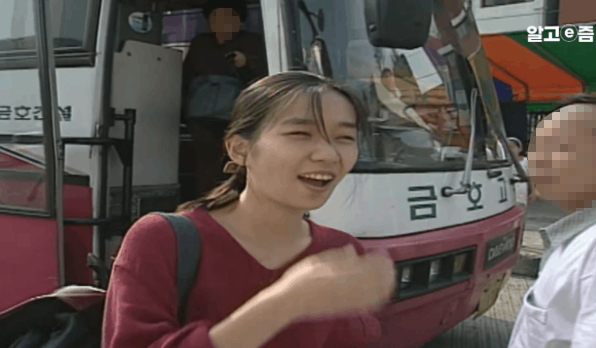 소설가 한강이 20대 시절 EBS 교양 프로그램에 출연한 모습. [EBS 교양 유튜브]