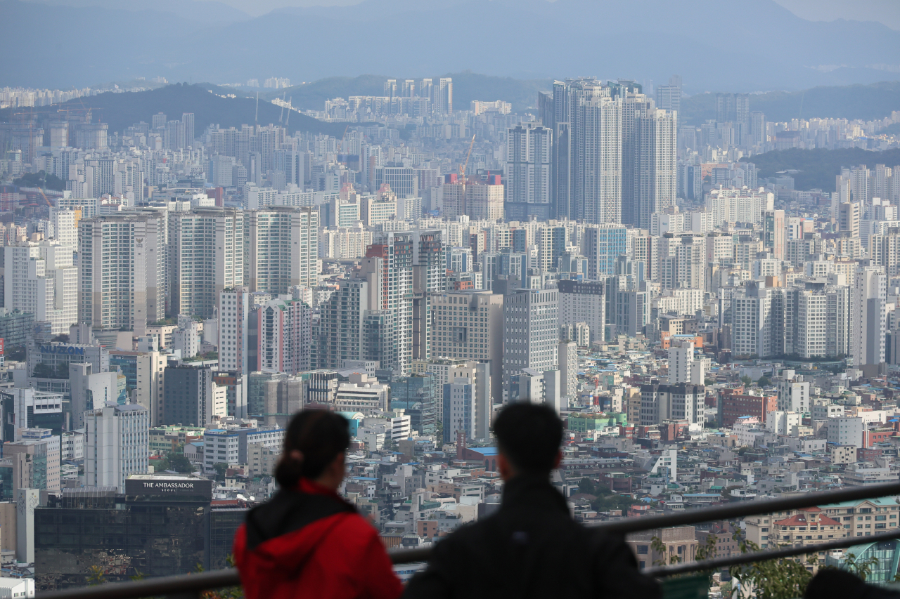 서울 남산에서 바라본 시내 아파트 단지 [연합]