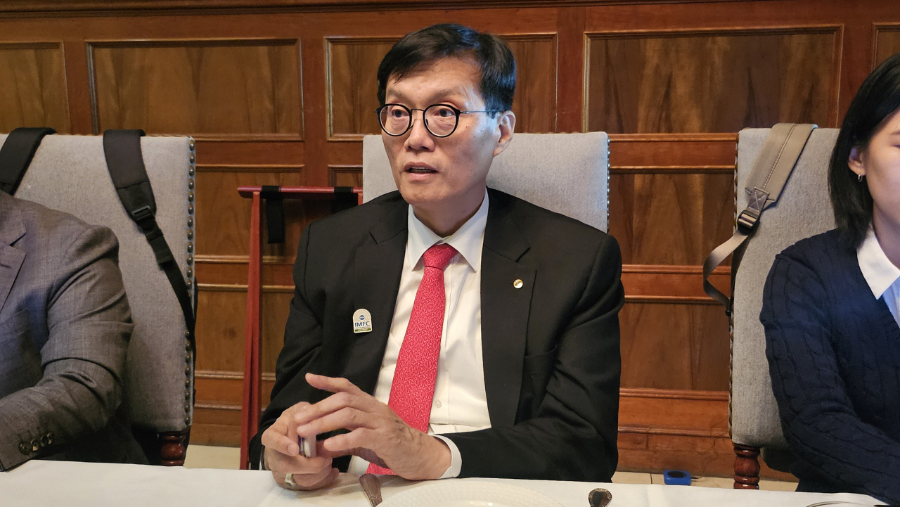 이창용 한국은행 총재는 25일(현지시간) 주요 20개국(G20) 재무장관·중앙은행총재 회의 참석차 방문한 미국 워싱턴D.C.에서 국내 기자단과 간담회를 개최했다. [한국은행 제공]