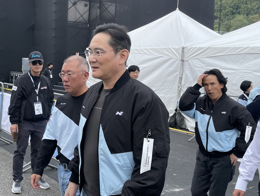 정의선(왼쪽부터) 현대자동차그룹 회장, 이재용 삼성전자 회장, 조현범 한국앤컴퍼니그룹 회장 [공동취재단]