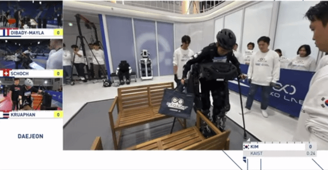 김승환 팀 KAIST 장애인 선수가 제3회 사이배슬론 대회에서 미션을 수행하고 있다.[KAIST 제공]