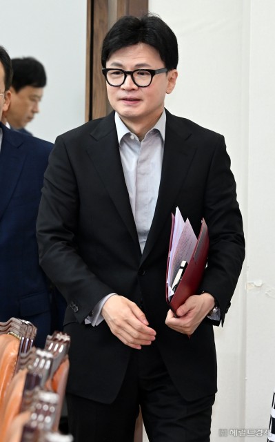 [헤럴드pic] 회의에 참석하는 한동훈 국민의힘 대표