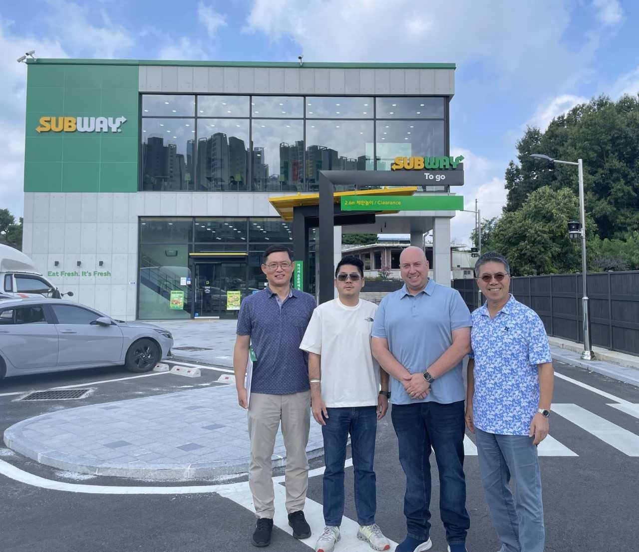 손상만(왼쪽부터) 써브웨이 코리아 개발상무, 데이비드 렁 써브웨이 APAC 개발이사, 패트릭 로즈 써브웨이 글로벌 시니어 디렉터, 조인수 써브웨이 코리아 대표. [써브웨이 제공]