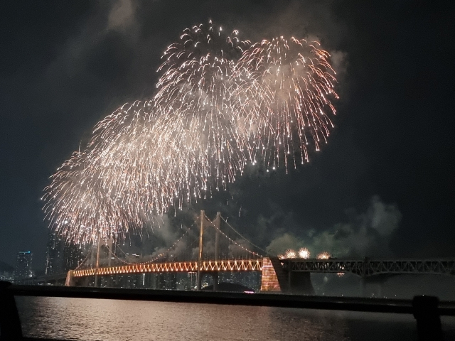 지난해 부산불꽃축제 모습. 임순택 기자