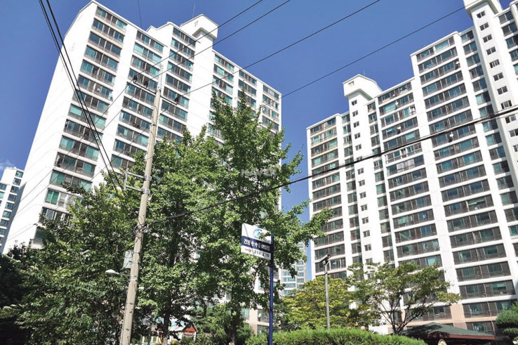리모델링 사업이 진행되고 있는 서울 용산구 이촌동 ‘한가람아파트’전경 [네이버부동산 갤러리]