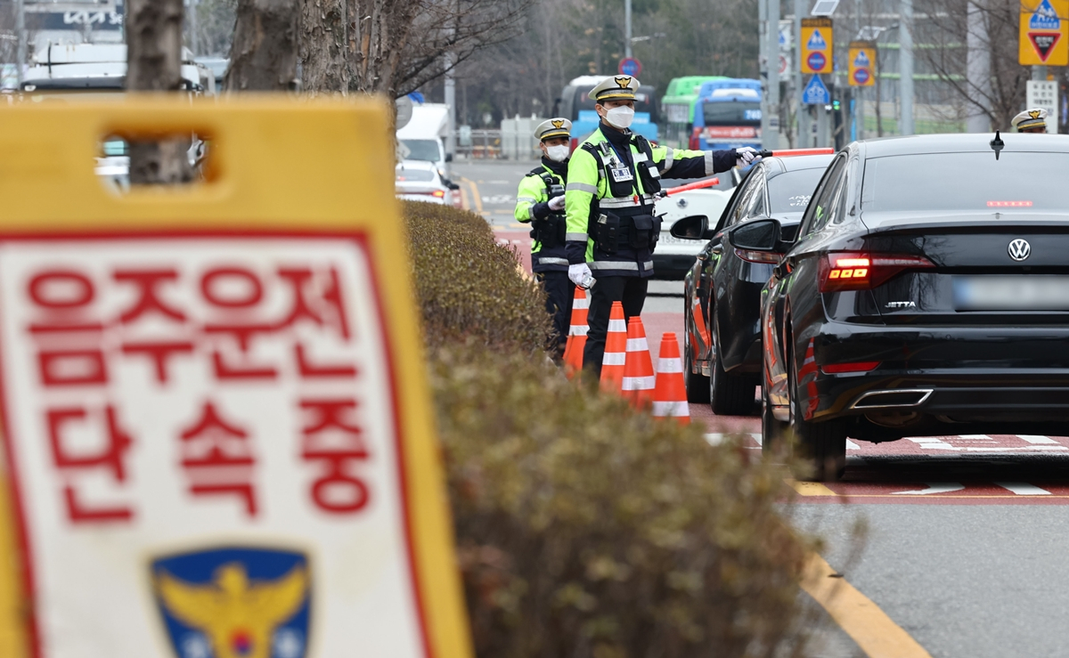 “술 마셨다” 음식점 들이받고 달아난 SUV 운전자 자수