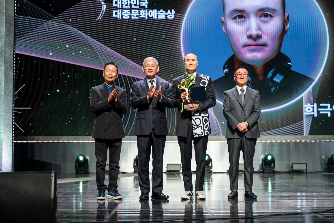 희극인 DJ 윤성호.