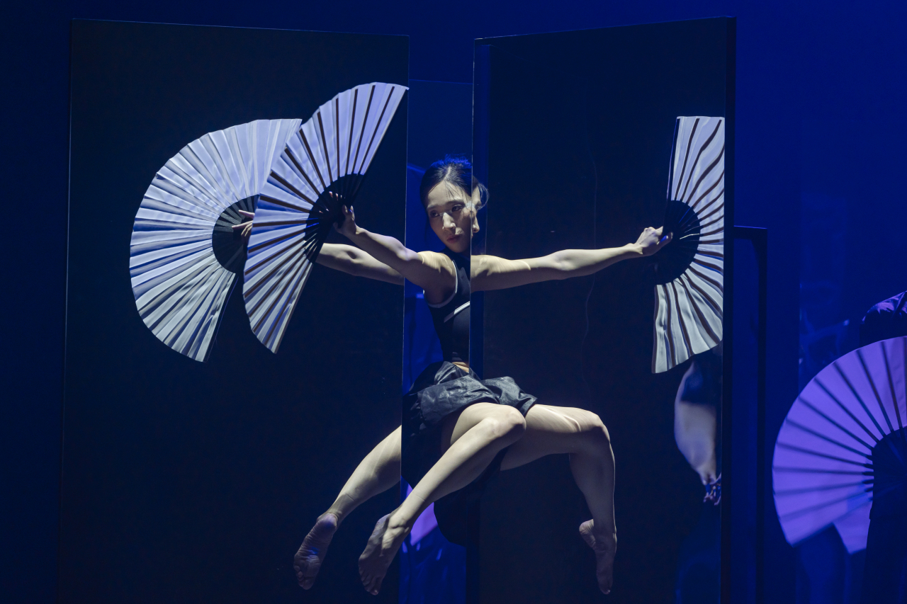 "Flick" (National Dance Company of Korea)