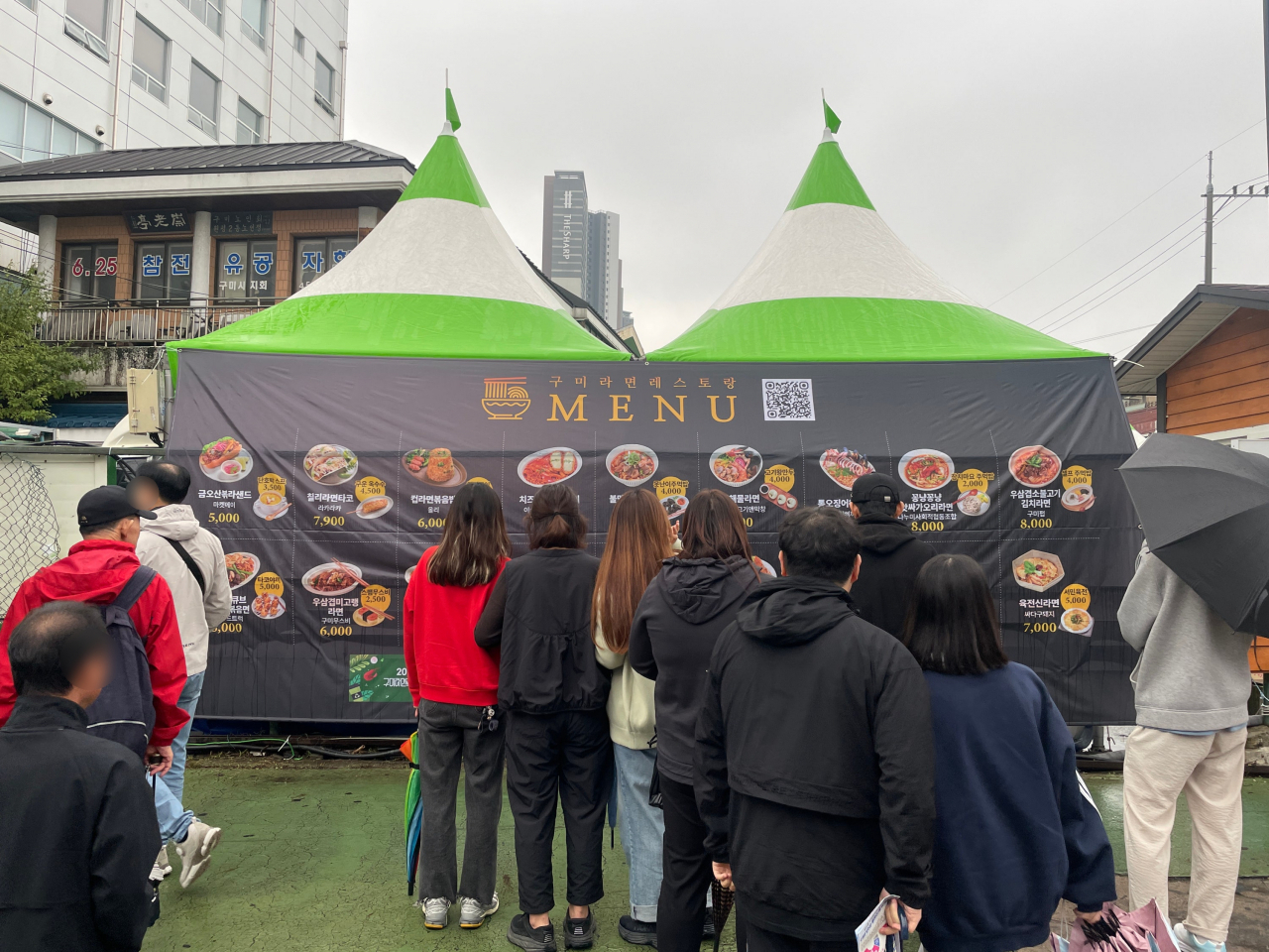 “갓 튀긴 면발에 감동”…辛라면 고향에서 만난 ‘매혹적 매운맛’