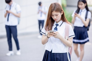 Will South Korea go back to banning phones in classrooms?