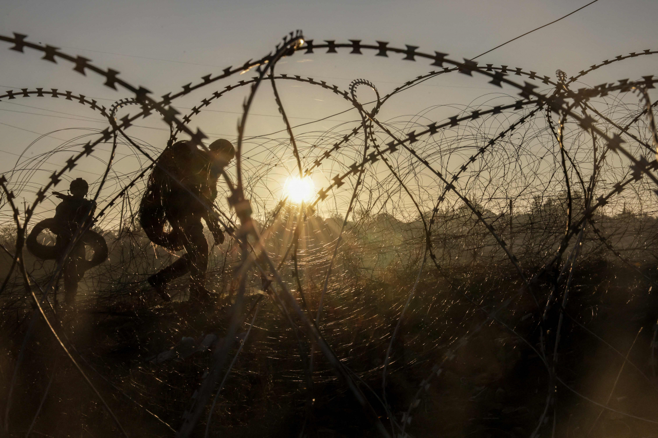 Over 7,000 N. Korean Troops Deployed Near Border With Ukraine, Armed 