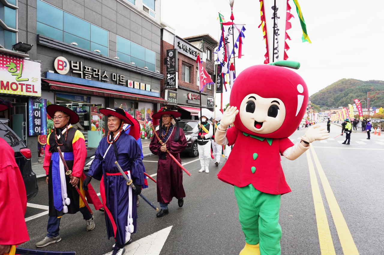 제18회 청송사과축제 '성료'…46만여명 발길 이어져