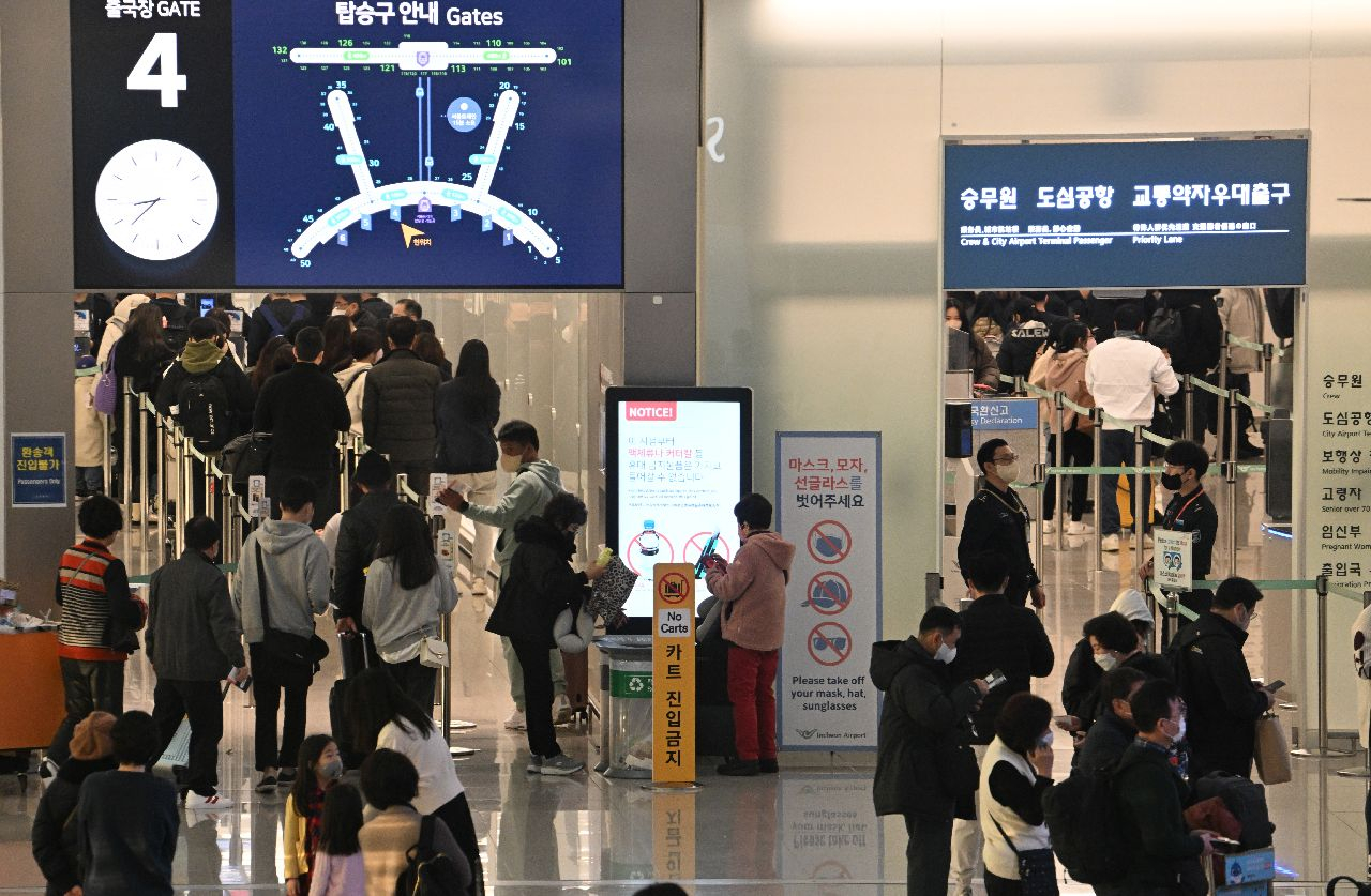 20대 일본女, 인천공항서 보안요원 때리고 무단출국 하려다 붙잡혀