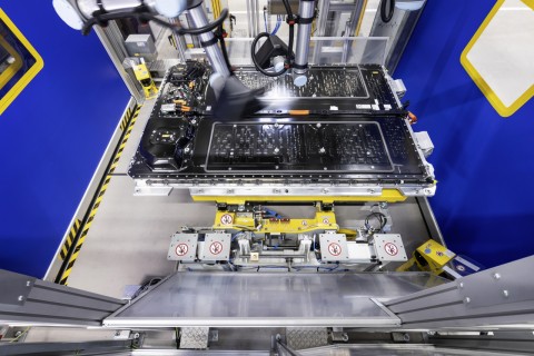 A rare glimpse into Mercedes‘ data-driven battery assembly