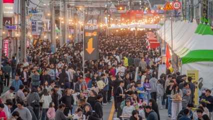 Local food festivals enjoy unexpected popularity as snacks go viral