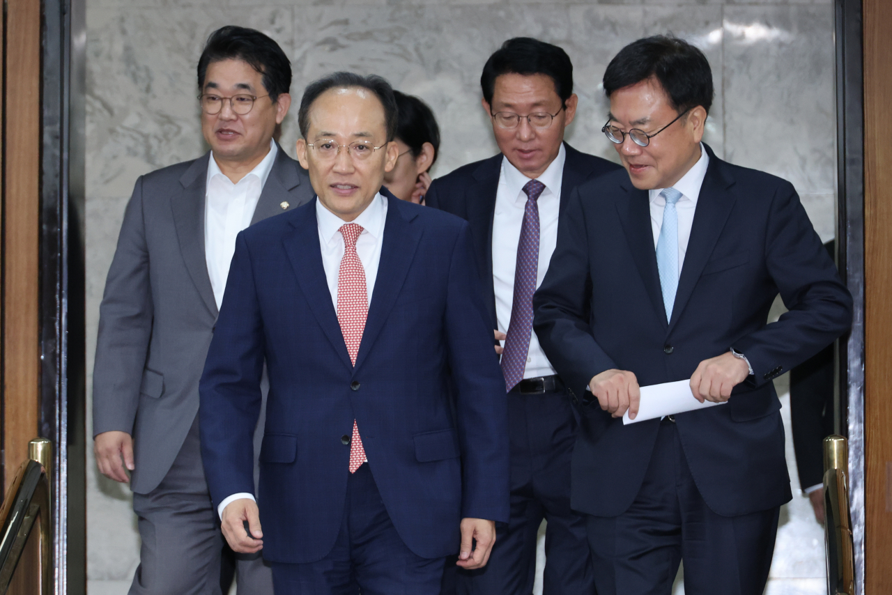 추경호 국민의힘 원내대표를 비롯한 원내지도부가 5일 오전 서울 여의도 국회에서 열린 원내대책회의에 참석하고 있다. [연합]