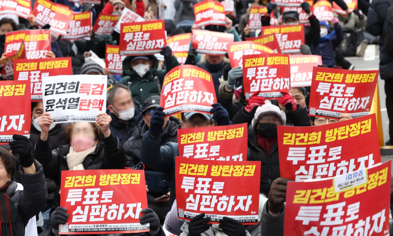 경찰, 진보단체 ‘촛불행동’ 사무실 압수수색