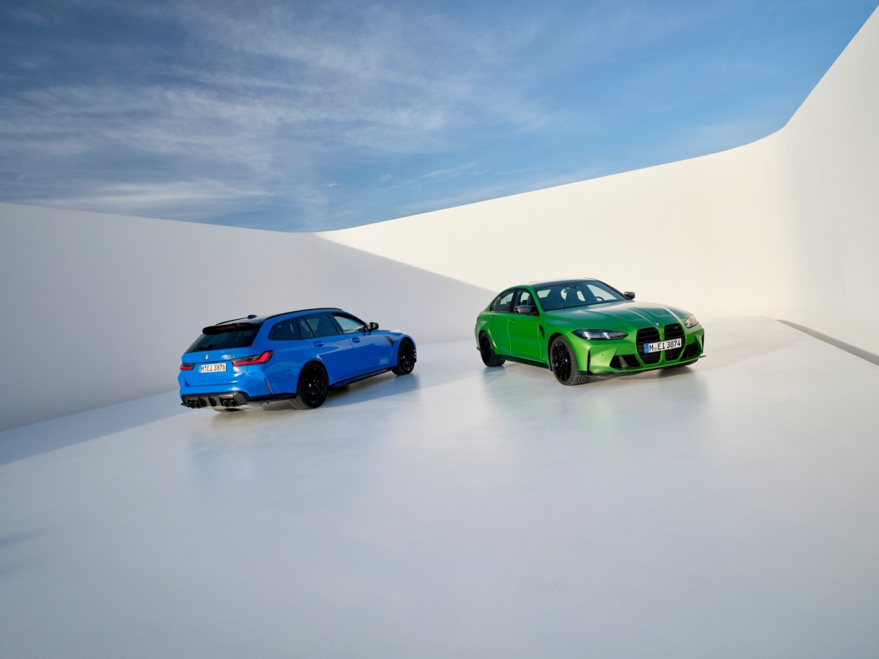 BMW 코리아의 뉴 M3 컴페티션 세단(오른쪽) 및 뉴 M3 컴페티션 투어링. [BMW 제공]