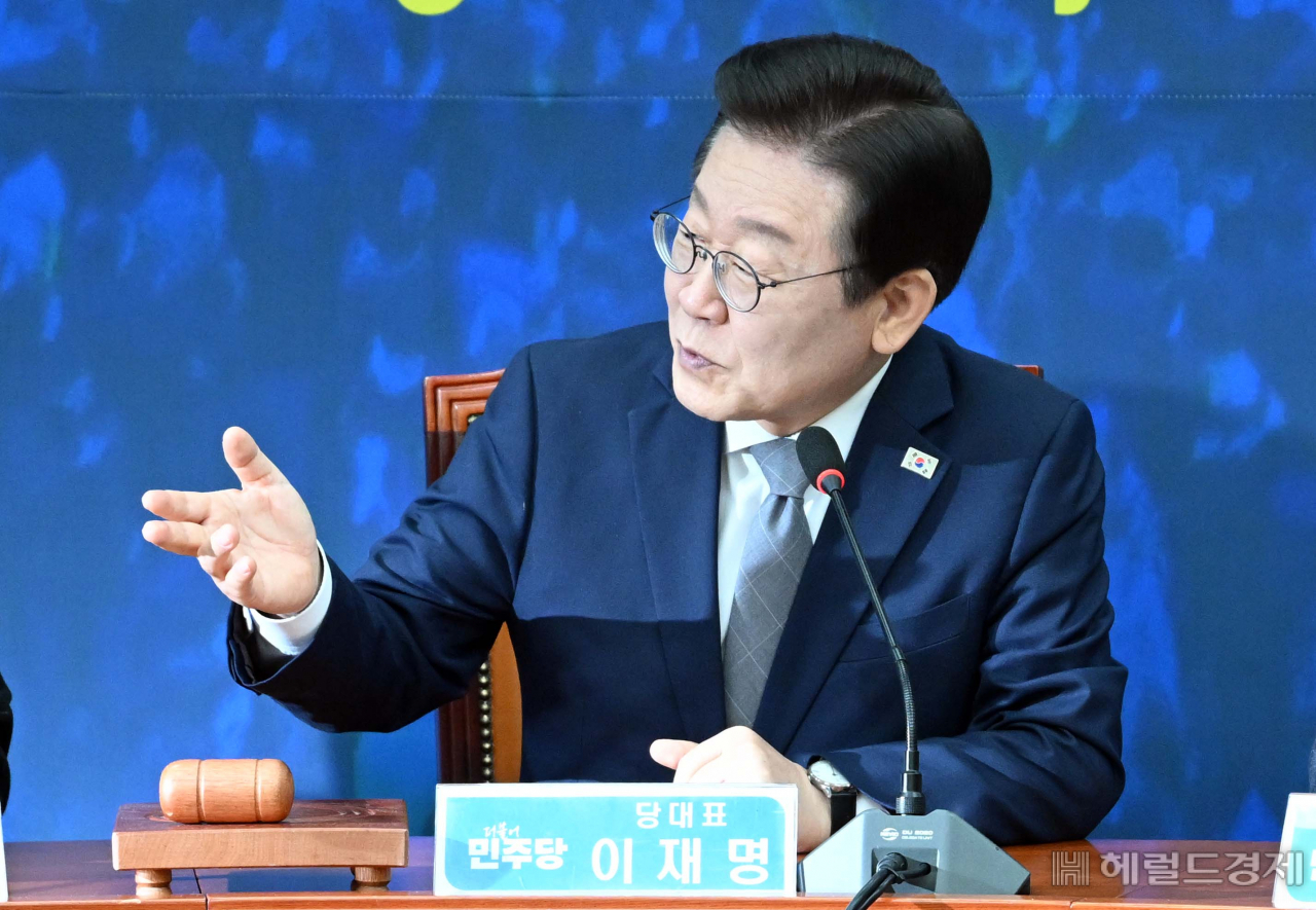 이재명 더불어민주당 대표가 6일 오전 서울 여의도 국회에서 열린 최고위원회의에 참석해 모두발언을 하고 있다. 이상섭 기자