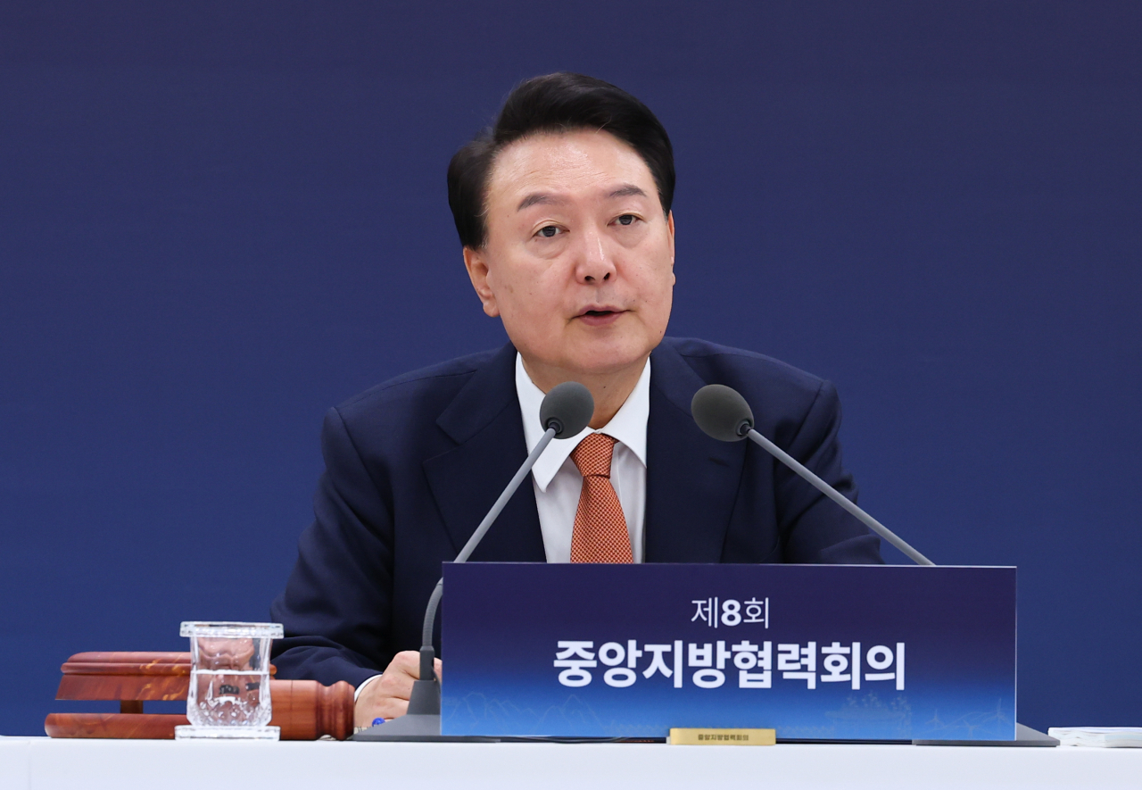 윤석열 대통령이 6일 강원도청에서 열린 '8회 중앙지방협력회의'에서 발언하고 있다. [연합]