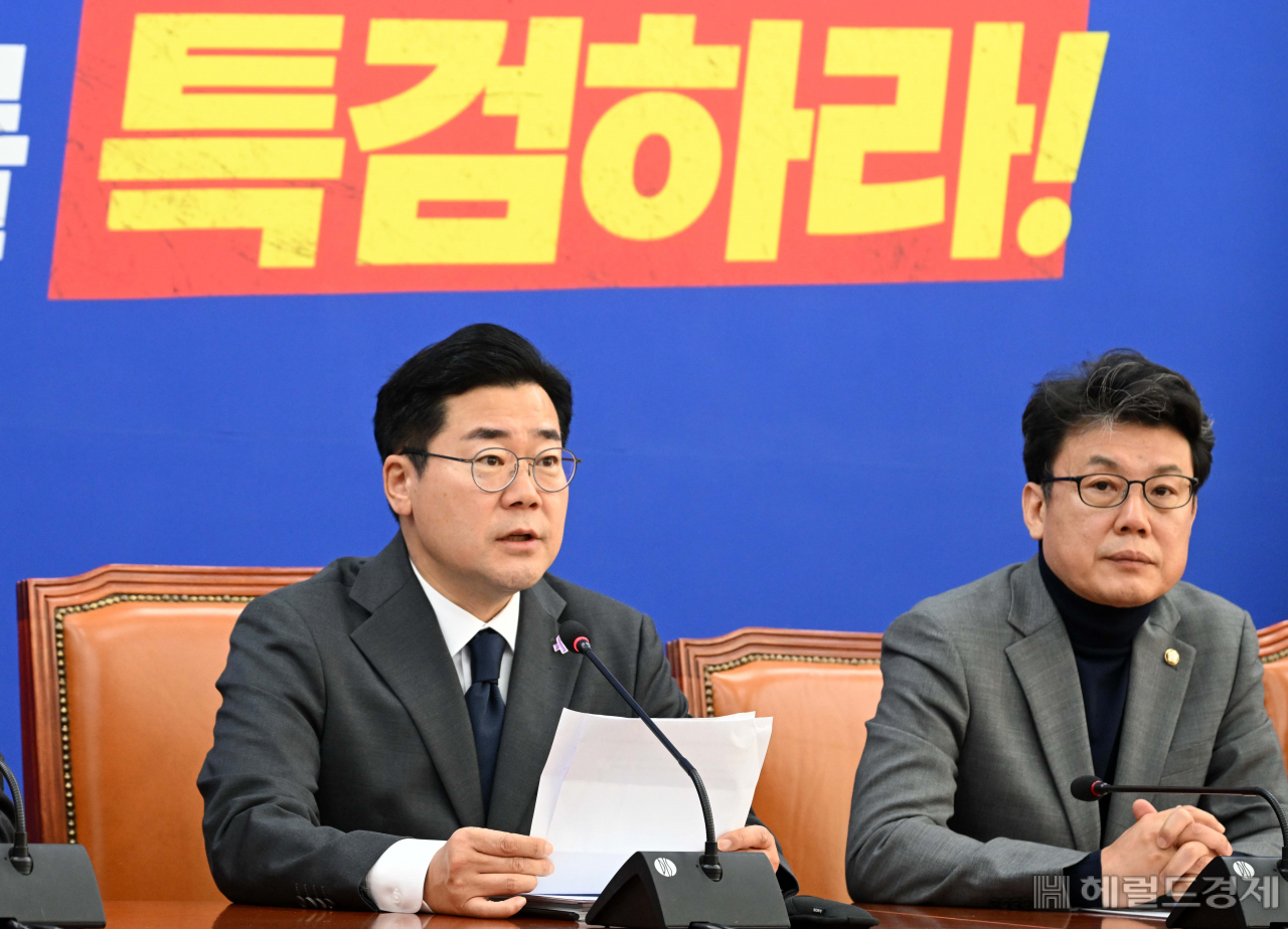 박찬대 더불어민주당 원내대표가 7일 오전 서울 여의도 국회에서 열린 정책조정회의에 참석해 모두발언을 하고 있다. 이상섭 기자