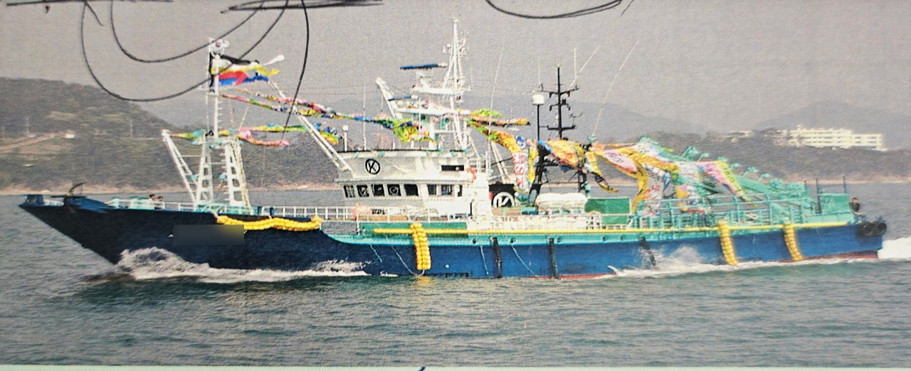 8일 오전 제주 비양도 북서쪽 24㎞ 해상에서 침몰한 부산 선적 선망 어선 금성호(129t)의 사고 전 모습. [연합]