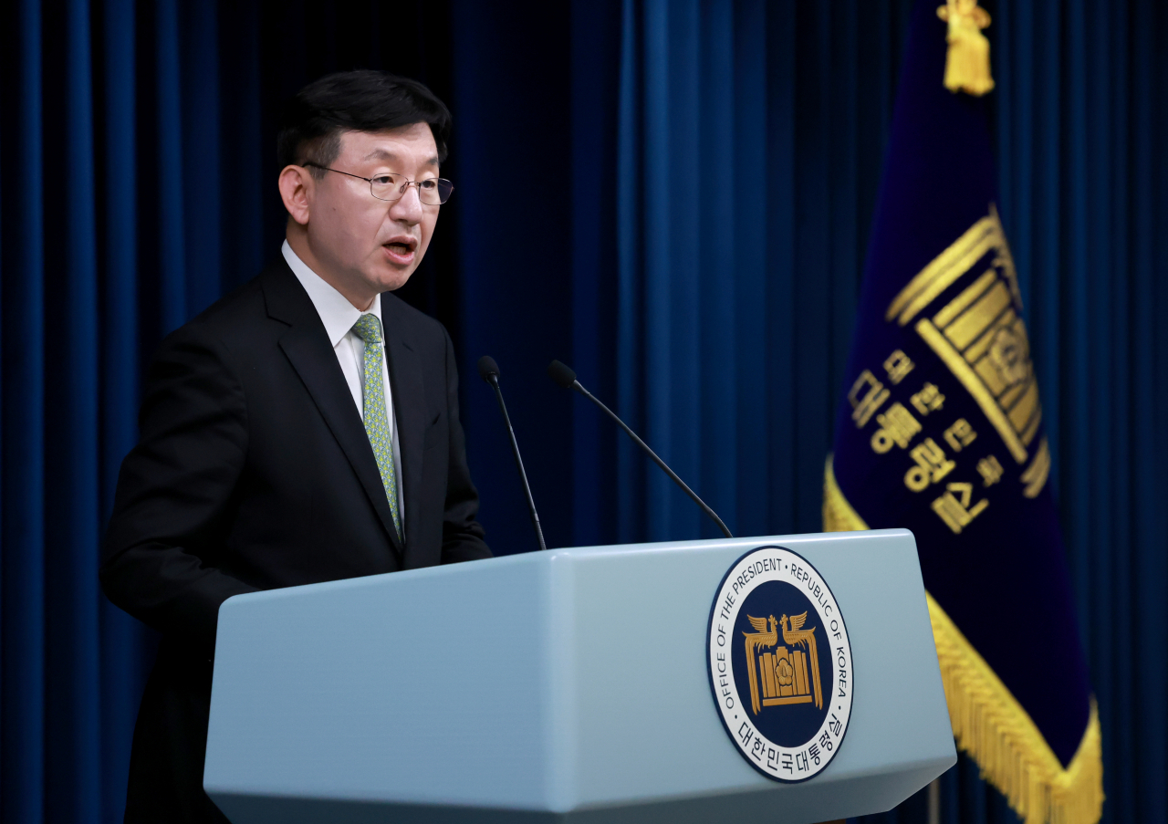 성태윤 대통령실 정책실장이 5일 서울 용산 대통령실 청사에서 국정 성과 및 향후 과제에 대한 브리핑을 하고 있다. [연합]