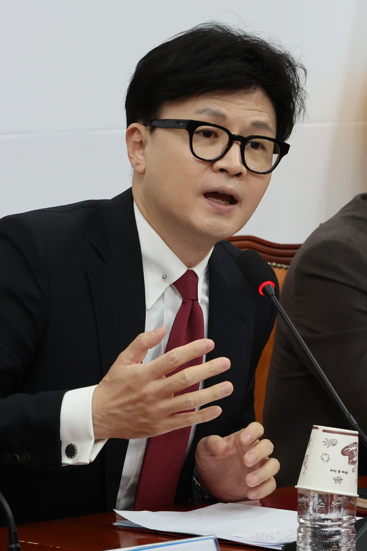 한동훈 국민의힘 대표는 10일 페이스북을 통해 '이재명 더불어민주당 대표가 무죄라면 재판 생중계를 하자고 해야 한다"고 했다. 지난 7일 오전 한 대표가 국회에서 열린 최고위원회의에서 발언하고 있다. [연합]